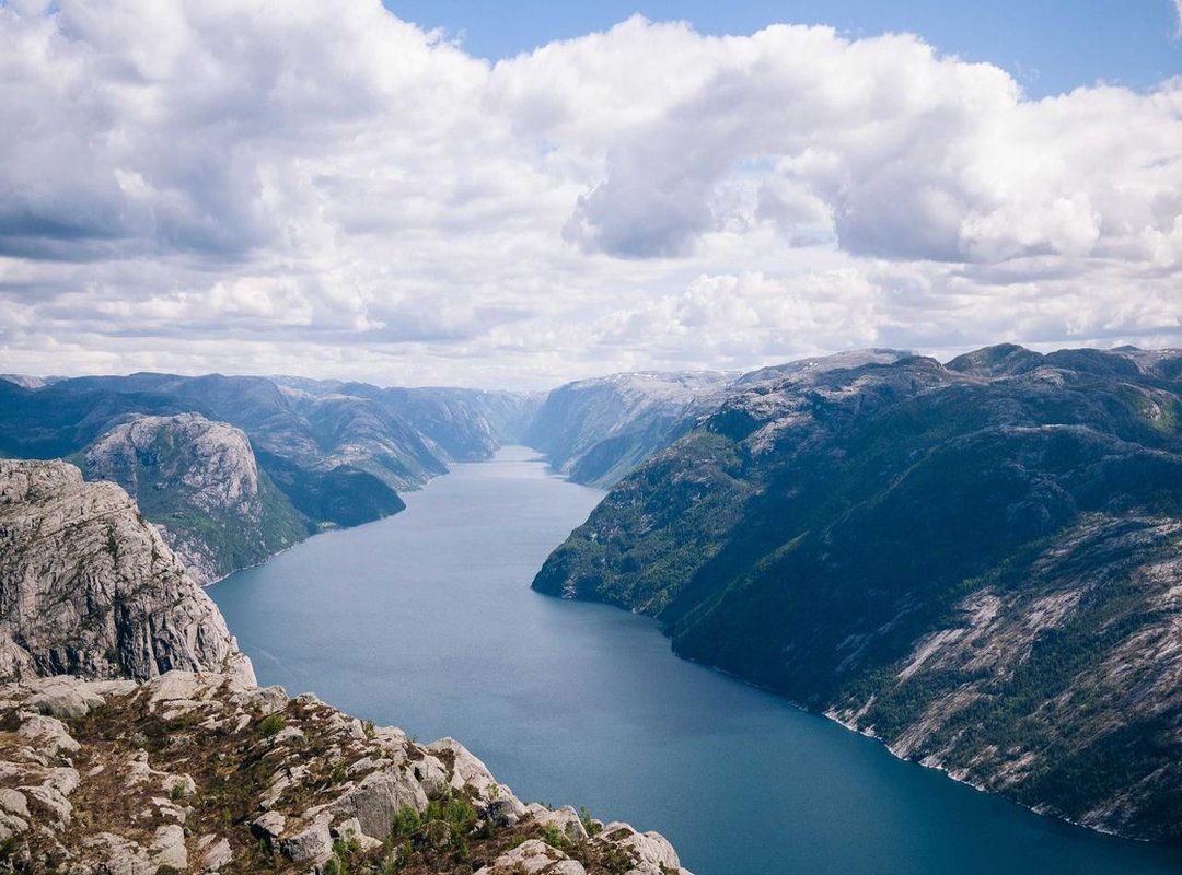 The Search for the Photo: Fact vs. Fiction Online